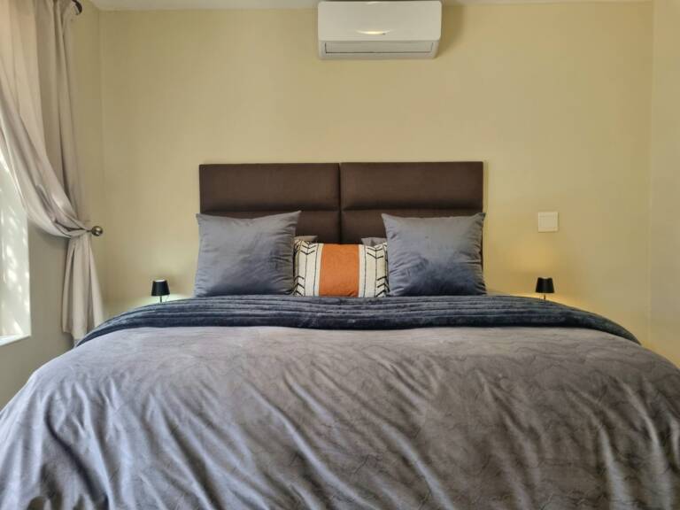 paradise tide gordons bay 23 king bed with blanket 768x576