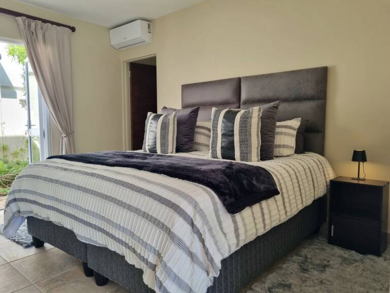 paradise tide gordons bay 30 bedroom with king bed 768x576