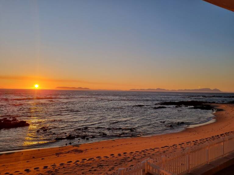 paradise tide gordons bay 52 self catering villla with sunset 768x576
