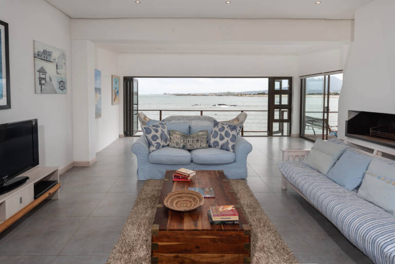 seagull cove gordons bay 08 living room with fire place 1 768x513