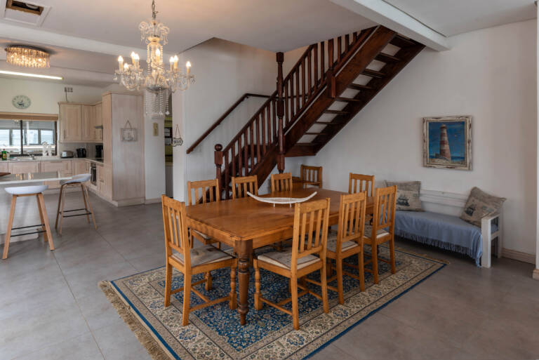 seagull cove gordons bay 11 dining area with fully equipped kitchen 1 768x513