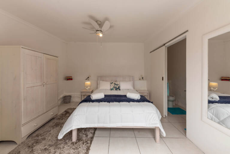 seagull cove gordons bay 38 cottage with bedroom 1 768x513