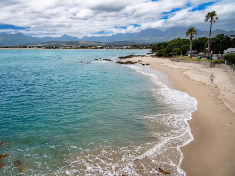 seagull cove gordons bay 48.1 helderberg with direct beach access 2 768x576