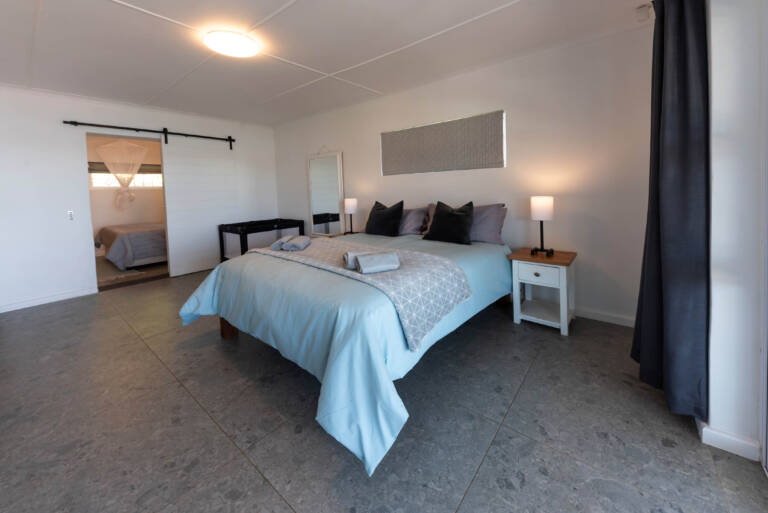 seaside cottage gordons bay 08 bedroom with quality linen 768x513