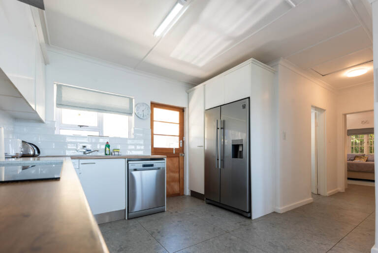 seaside cottage gordons bay 13 kitchen with modern appliances  768x513