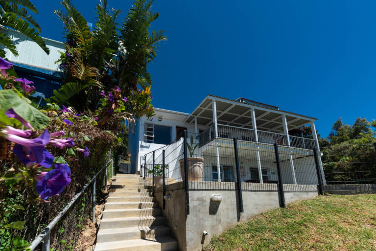seaside cottage gordons bay 20 self catering with steps 768x513