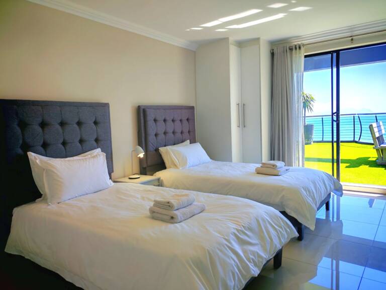sugar beach penthouse gordons bay 40 2 single beds with quality linen 1 768x576