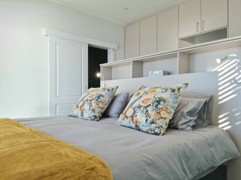the anchor gordons bay 08 bedroom with luxury linen 768x576