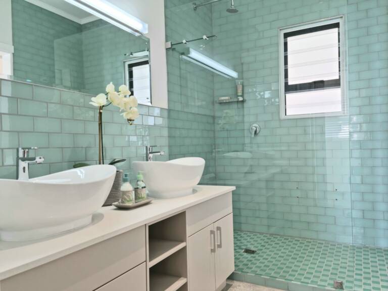 the anchor gordons bay 09 luxury en suite bathroom with shower 768x576