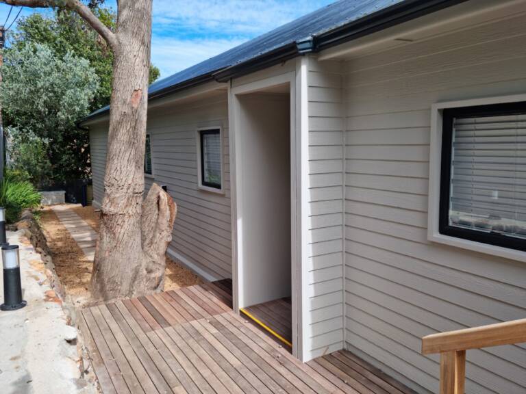the anchor gordons bay 21 self catering accommodation with luxury bedroom 768x576