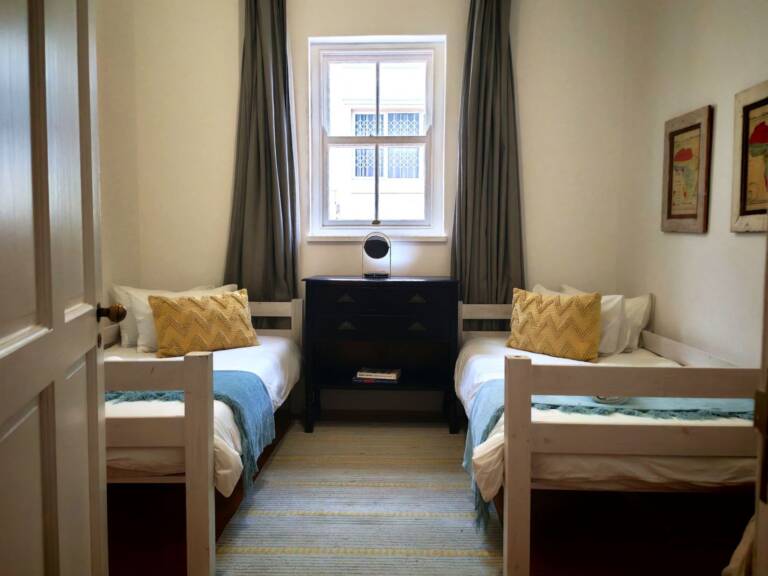 the milkwood cottage gordons bay 25 2 single beds with quality linen 768x576