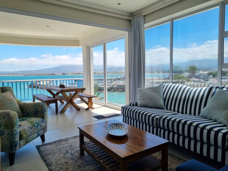 the penthouse gordons bay 04 fully equipped holiday house with luxury furnishings 768x576