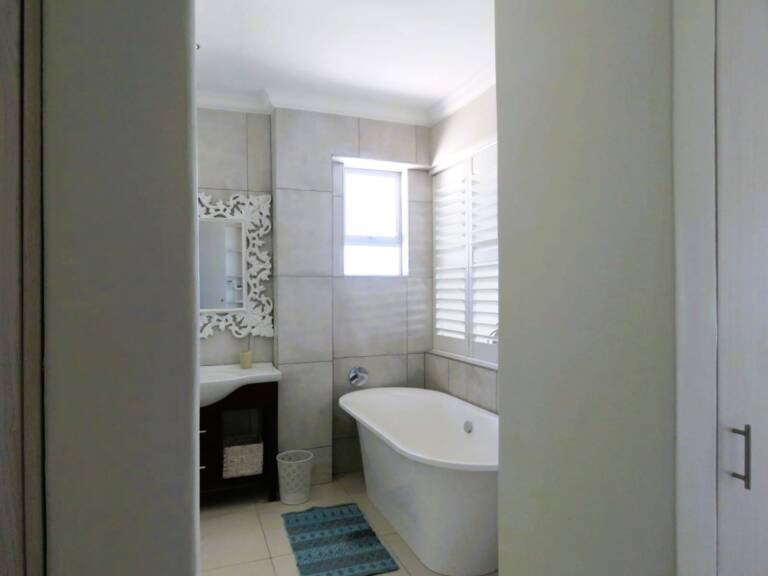the penthouse gordons bay 11 bedroom with en suite bathroom 768x576