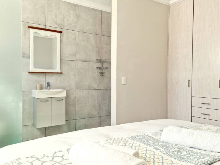 the penthouse gordons bay 17 3 bedroom holiday house with wardobes 768x576