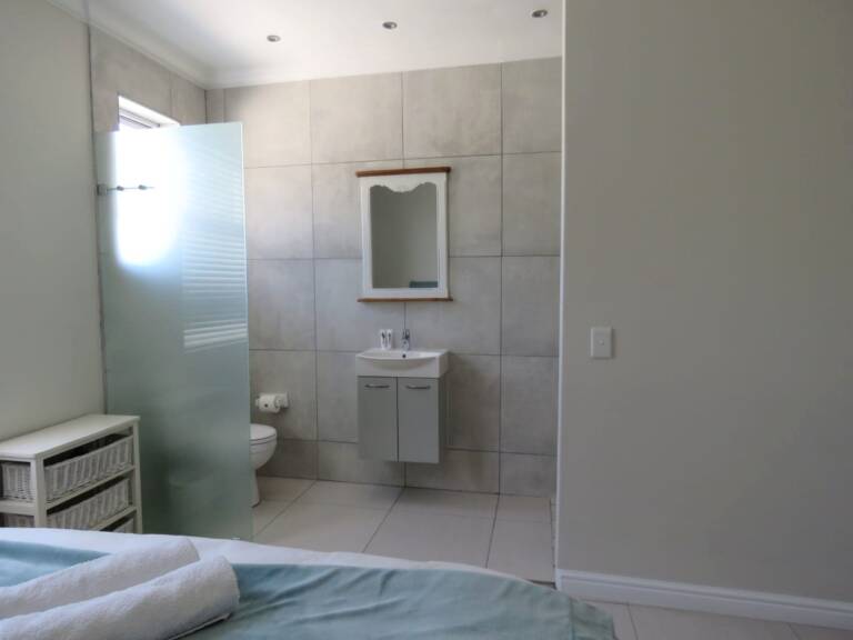 the penthouse gordons bay 19 bedroom with en suite shower 768x576