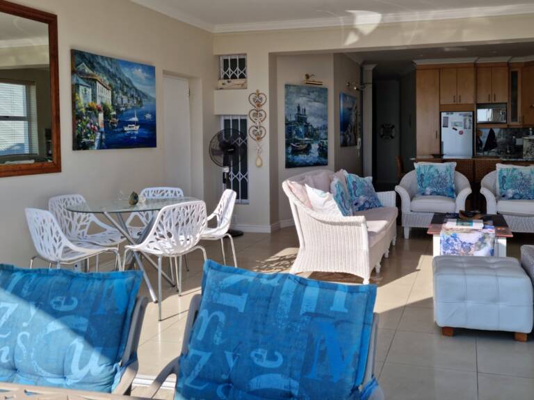 the view gordons bay 05 open plan living with beach atmosphere 1 768x576