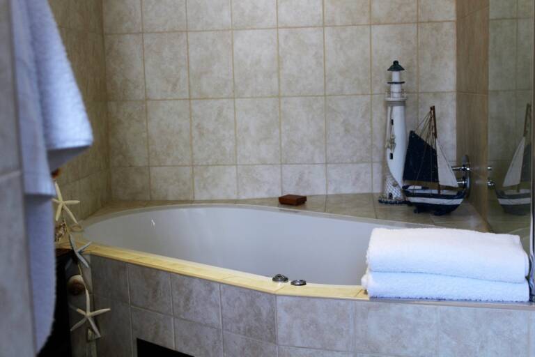 the view gordons bay 13 bathroom with bathtub 1 768x512