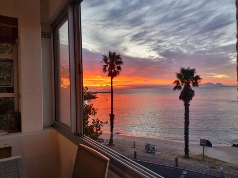 top flat gordons bay 01 self catering accommodation with panoramic sea view 768x576