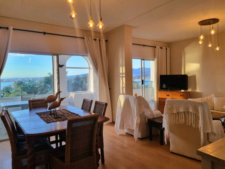 top flat gordons bay 04 holiday house with loung and dining area 768x576