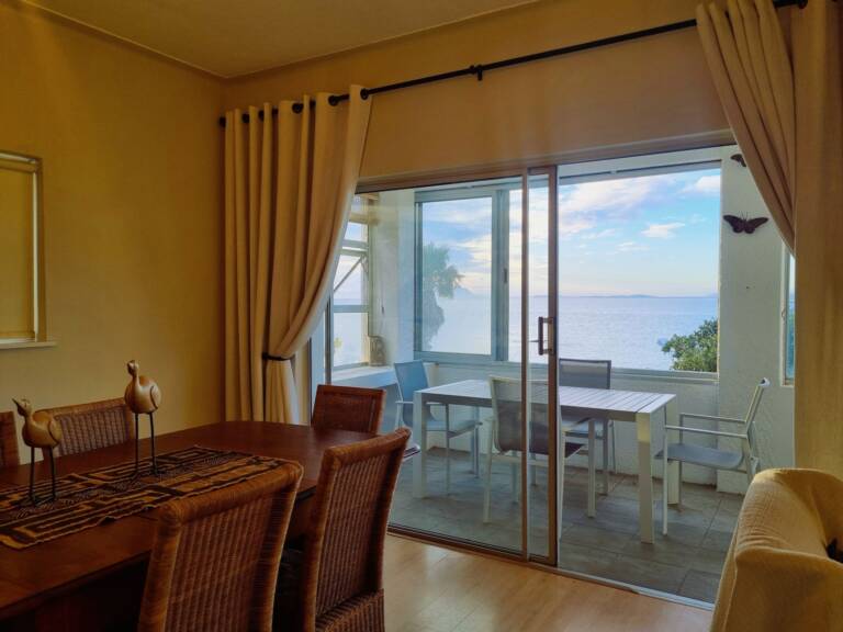 top flat gordons bay 05 dining area with patio access 768x576