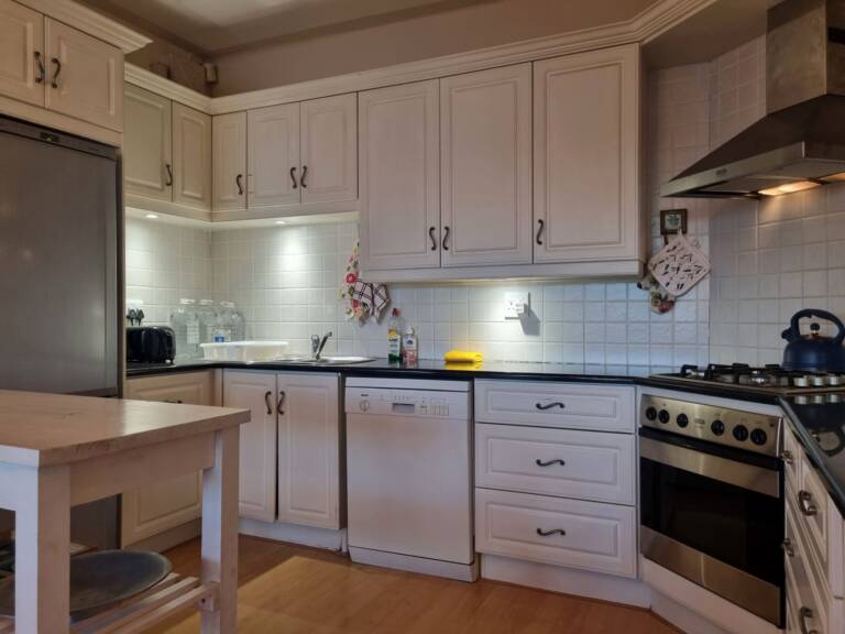 top flat gordons bay 07 fully equipped kitchen with modern appliances 768x576