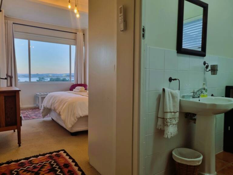 top flat gordons bay 15 en suite bathroom with shower 768x576