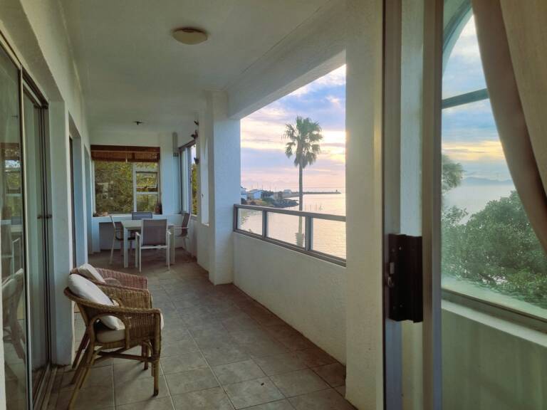 top flat gordons bay 20 enclosed veranda with sea view 768x576