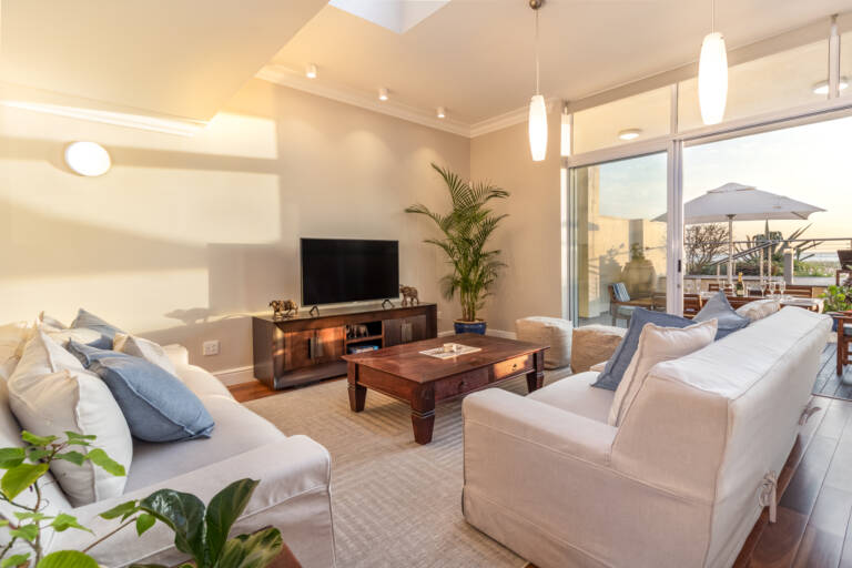 villa montemar gordons bay 05 living room with pool and beach access 768x512
