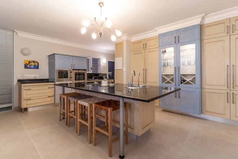 villa montemar gordons bay 10 fully equipped kitchen with modern appliances 768x512