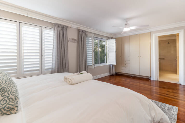 villa montemar gordons bay 21 guest bedroom with en suite bathroom 768x512