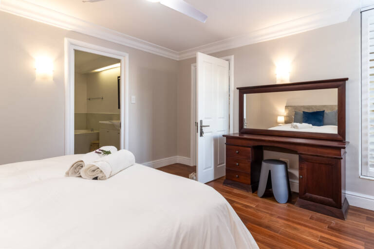 villa montemar gordons bay 27 bedroom with dressing table  768x512