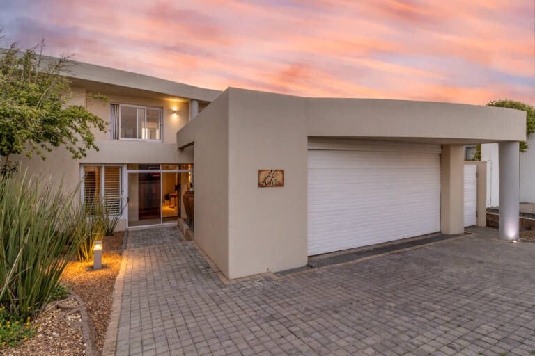 villa montemar gordons bay 35 luxury 3 bedroom villa with garage parking 768x512