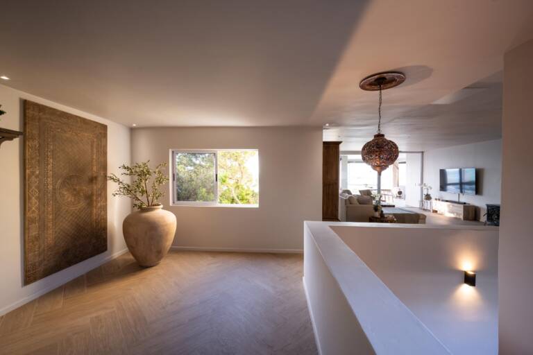 villa solara gordons bay 07 private entrance with luxury living room 768x512