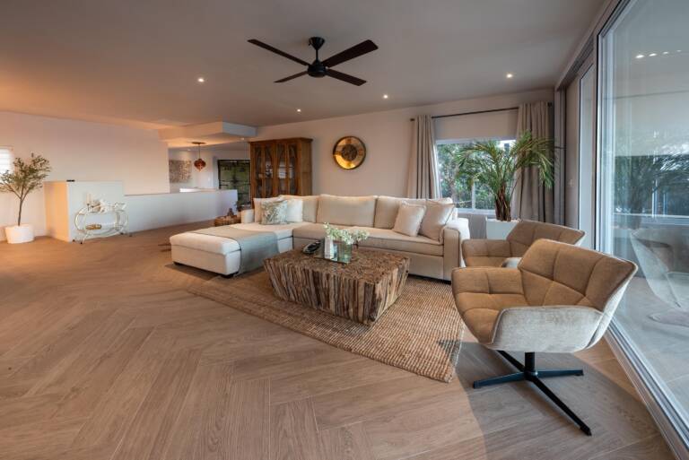 villa solara gordons bay 09 lounge with luxury furnishings 768x513