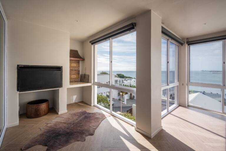 villa solara gordons bay 17 open plan living with indoor braai 768x512