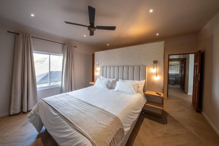 villa solara gordons bay 18 bedroom with en suite bathroom 768x513