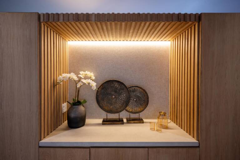 villa solara gordons bay 22 luxury bathroom with dressing table 768x512