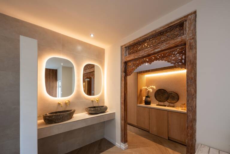 villa solara gordons bay 25 bathroom with luxury furnishings 768x513