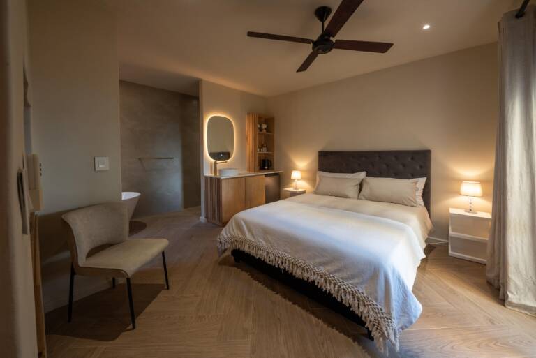 villa solara gordons bay 31 bedroom with luxury linen 768x513