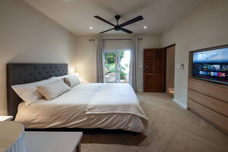 villa solara gordons bay 32 bedroom with tv 768x513