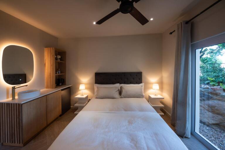 villa solara gordons bay 35 bedroom with dressing table 768x513