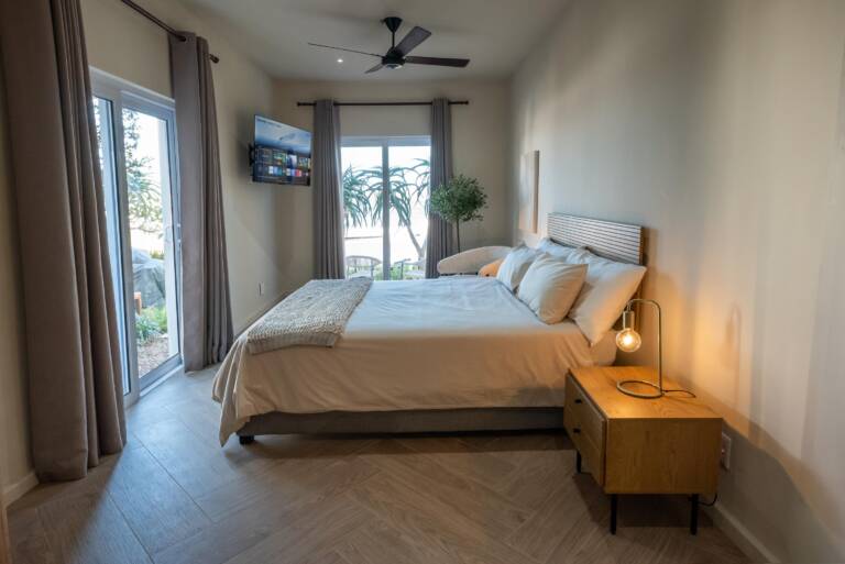 villa solara gordons bay 39 luxury bedroom with en suite bathroom 768x513
