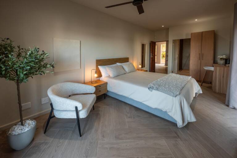 villa solara gordons bay 40 bedroom with luxury furnishings 768x512