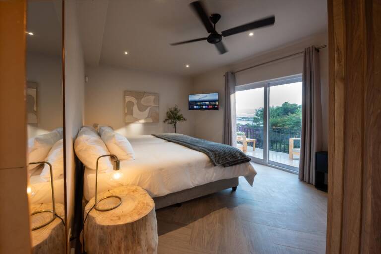 villa solara gordons bay 52 family room with en suite bathroom 768x513