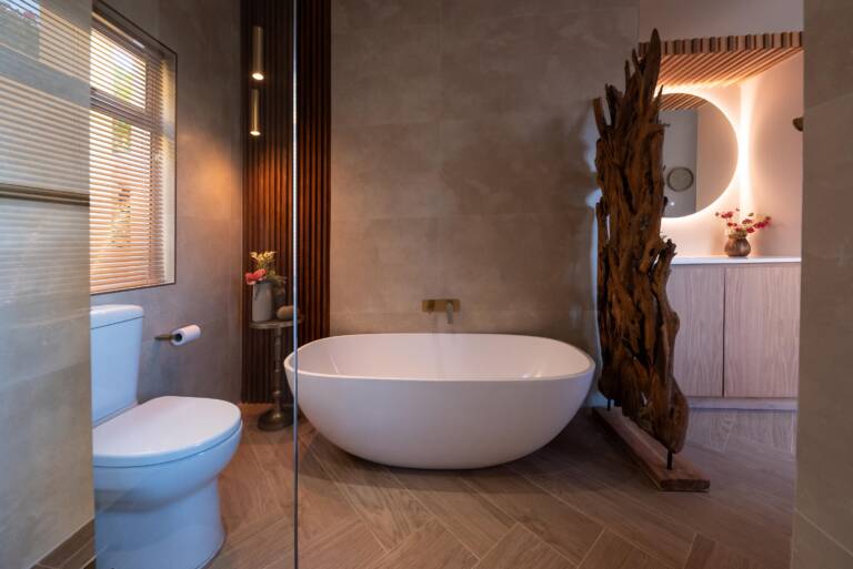 villa solara gordons bay 55 modern bathroom with bath tub and shower 768x513