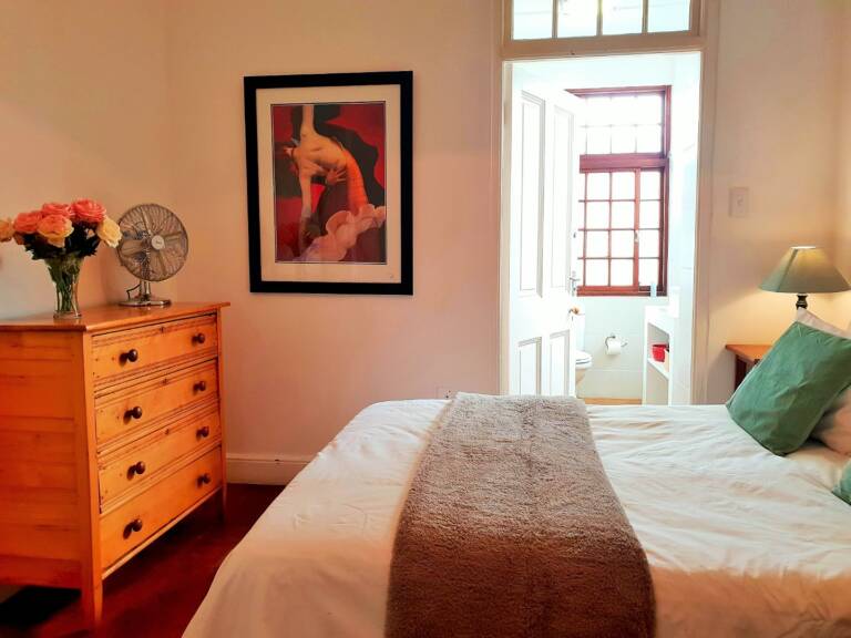 westbank private beach villa gordons bay 18 bedroom with queen bed 768x576