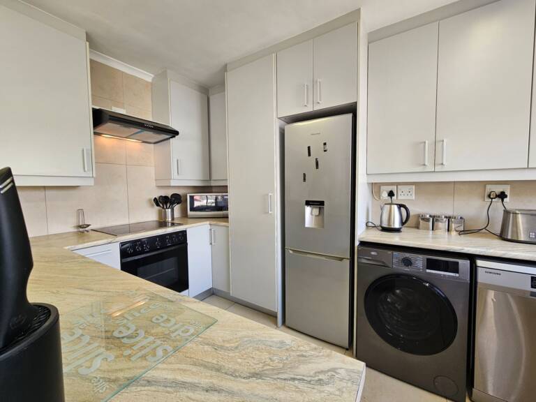 4 la corniche gordons bay 07 fully equipped with modern appliances 768x576
