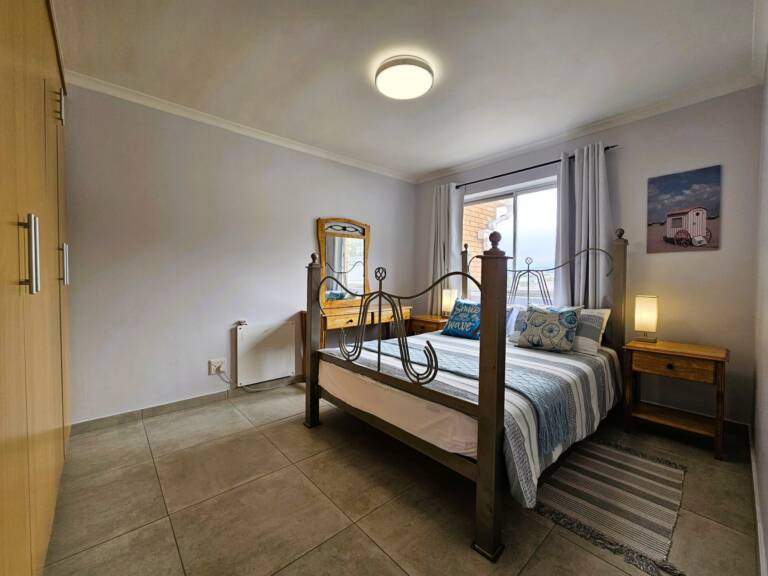 4 la corniche gordons bay 15 guest bedroom with queen bed 768x576