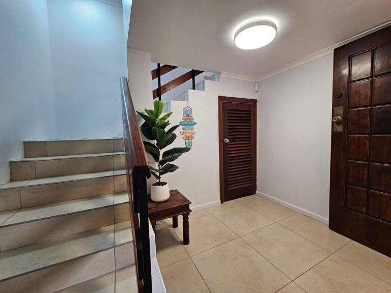 4 la corniche gordons bay 31 beachfront self catering with 3 bedrooms 768x576